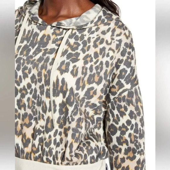 Nordstrom Cheetah Leopard Print Crop Hoodie Sweatshirt Size Small Long Sleeve - Picture 3 of 7